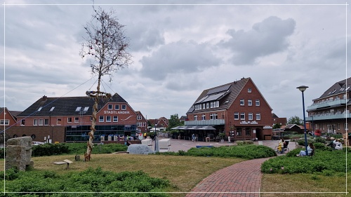 Blick auf den Platz des himmlischen Friesen auf Baltrum